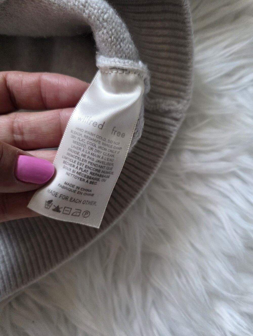 Wilfred Gray Merino Wool Cropped Turtleneck Sweater - Picture 3 of 9